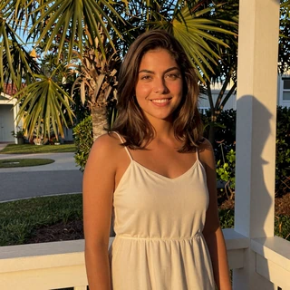 Sofia from Long Beach - Latina trucker dating profile near California port